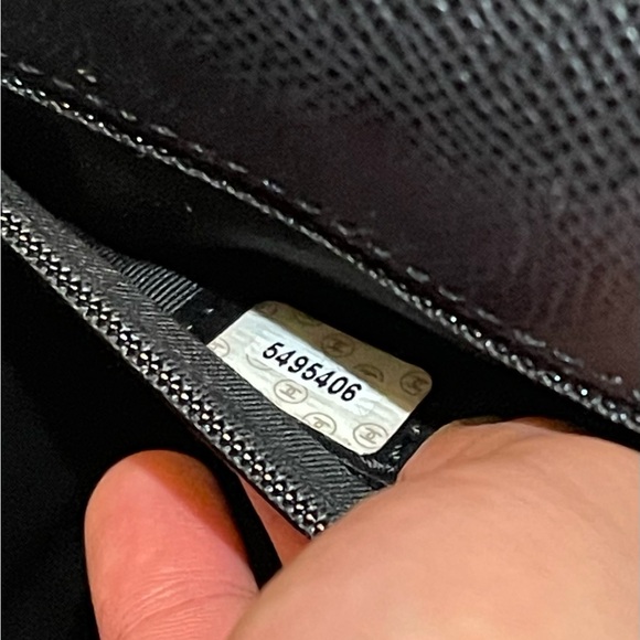 Vintage Chanel Classic Black Shoulder Bag with Gold Accents - Picture 15 of 15